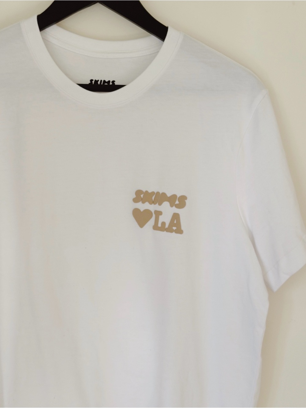 Limited edition Skims Love LA
Women's White Graphic Tee - Picture 2 of 8